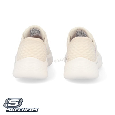 Ténis brancos Skechers vistos de trás com sola branca e textura acolchoada no calcanhar