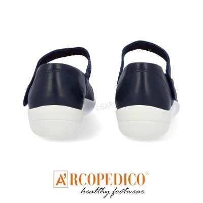 Sapatos femininos azuis escuros com sola branca da Arcopedico