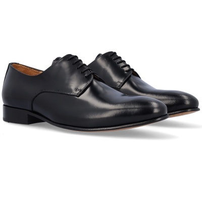 Sapatos sociais masculinos pretos em couro brilhante com cadarços