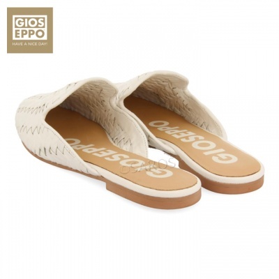 Sandálias Gios Eppo creme com sola castanha clara e palmilha com logo