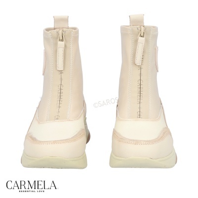 Botas femininas bege com fecho frontal e sola branca