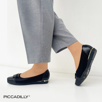 Sapatos rasos preto em pele sintética com fivela e detalhe dourado no salto