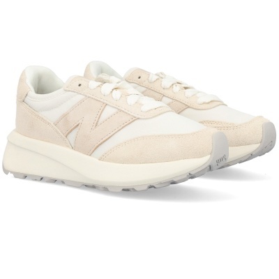 Sapatilhas desportivas bege e creme com sola branca e atacadores brancos