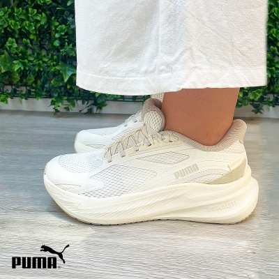 Sapatilhas brancas Puma em tecido de malha com sola PUMALITE