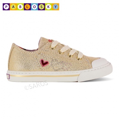 Tênis infantil dourado Pablosky com coração vermelho e sola branca
