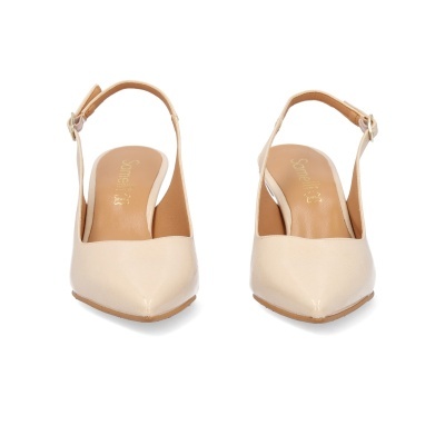 Sapatos de senhora bege em pele com biqueira pontiaguda e tira posterior