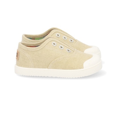 sapatos infantis bege de tecido com sola branca e biqueira reforçada