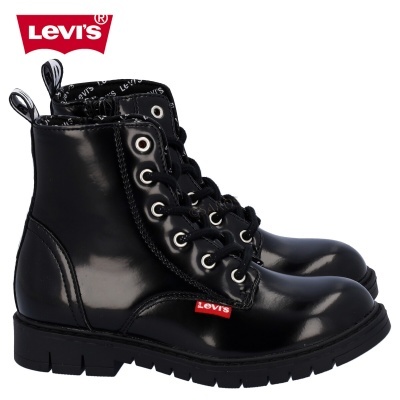 Botas pretas Levi's com atacadores e etiqueta vermelha