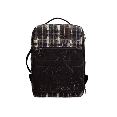Mochila compacta com padrão xadrez e alças pretas