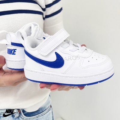 Ténis infantis Nike brancos e azuis com fecho em velcro