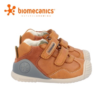 Sapatos infantis castanhos com tiras de velcro da Biomecanics