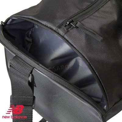 Bolsa desportiva preta New Balance com fecho
