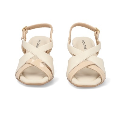 Sandálias femininas bege e creme com tiras cruzadas e fecho de fivela