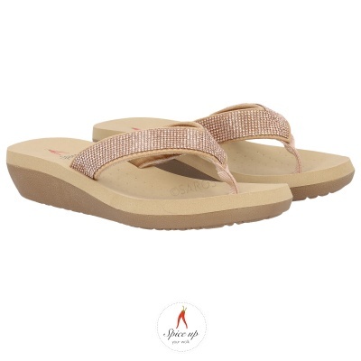 Chinelos de dedo femininos bege com tiras brilhantes e solado castanho
