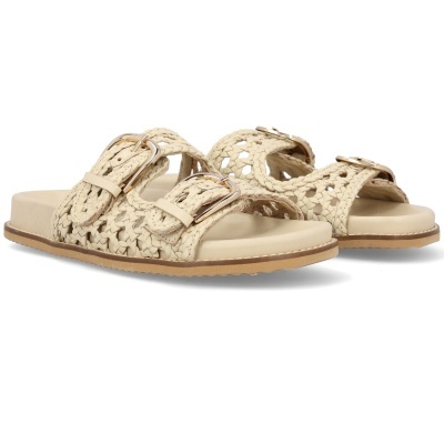 Sandálias de senhora bege com tiras entrelaçadas e fivelas metálicas