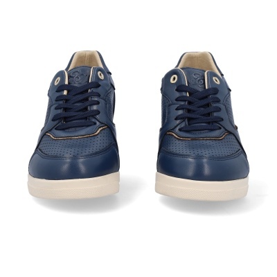 Sapatos desportivos azuis em pele com solas brancas