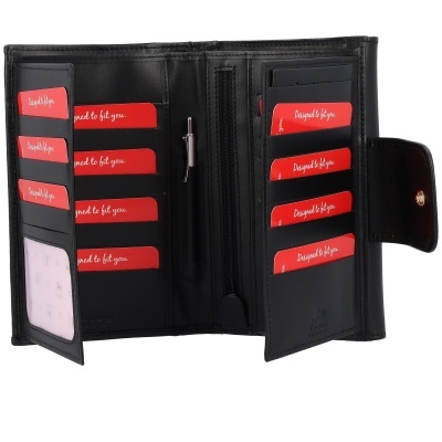 Carteira preta de couro aberta com cartões vermelhos e compartimentos