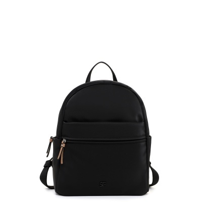 Mochila preta simples vista frontal com fundo branco