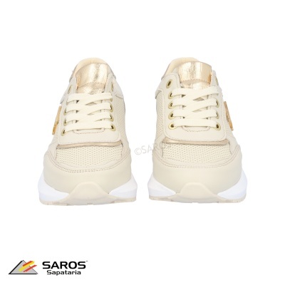 Par de sapatilhas femininas beige com detalhes dourados e sola branca