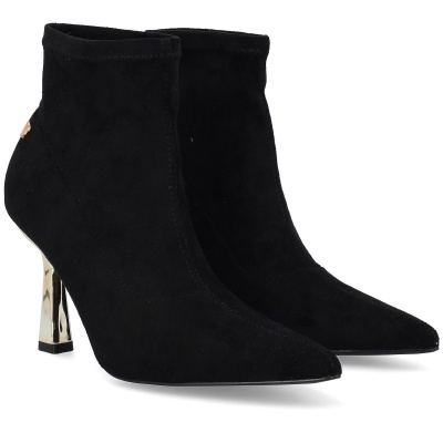 Botins pretos de salto alto em camurça com salto metálico