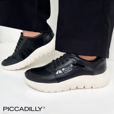 Ténis pretos com sola branca e detalhes da marca PICCADILLY