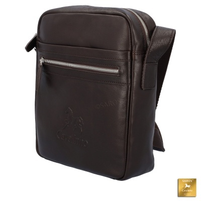 Mala pequena em pele castanha com fecho prateado e alça grossa