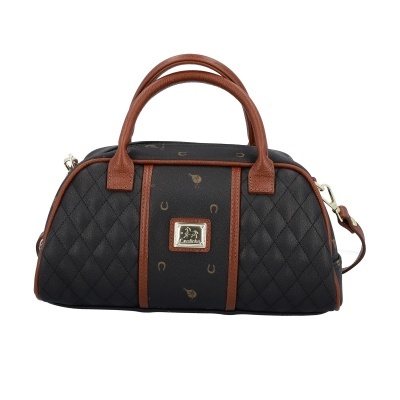 Mala preta com padrão matelassê e detalhes castanhos, com placa Cavalinho