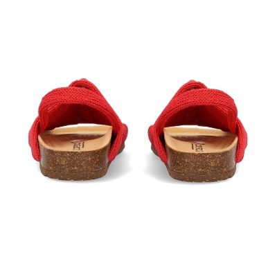 Chinelos com sola de cortiça e tiras vermelhas tricotadas vistos de trás