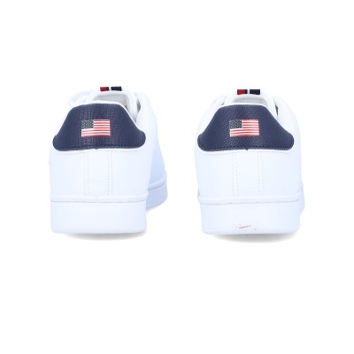 Sapatilhas brancas com detalhe azul escuro e bandeira dos EUA na traseira