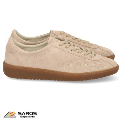 Ténis bege em camurça com sola castanha e atacadores bege