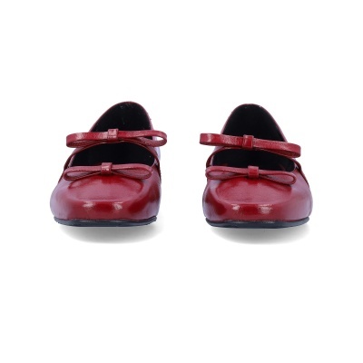 Sapatos vermelhos tipo ballerina com laços