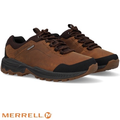 Sapatilhas castanhas Merrell com detalhes pretos e sola preta texturada.