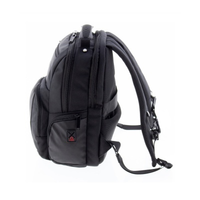 Mochila preta com vários compartimentos e alças acolchoadas