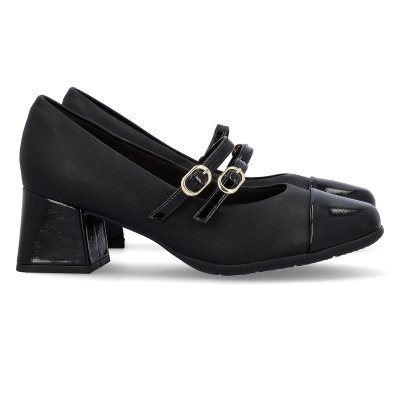 Sapatos pretos de salto médio com duas fivelas douradas