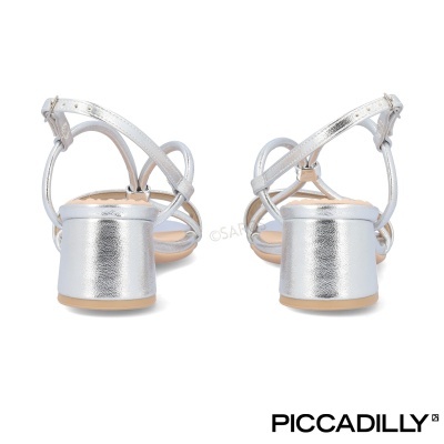 Sandálias prateadas da marca Piccadilly com salto médio largo e tiras finas