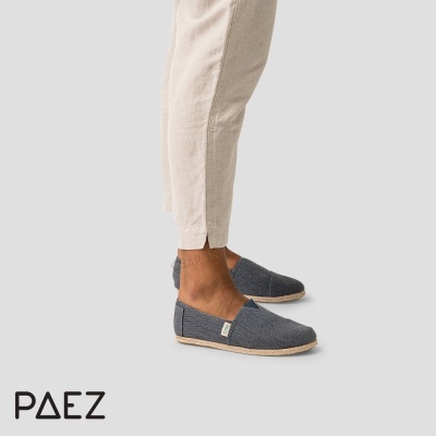 Ténis espadrilha cinzento escuro com sola de palha e etiqueta lateral branca