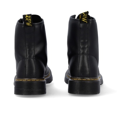 Botas pretas em couro sintético vista traseira