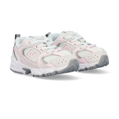 Ténis New Balance branco, cinzento e rosa claro com sola cinzenta