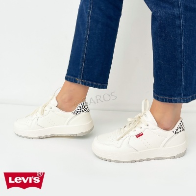 Ténis Levi's brancos com detalhe animal print preto e branco na parte de trás