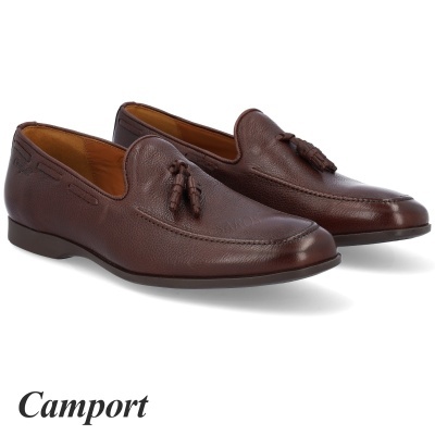 Sapatos mocassim em pele castanha com tasséis