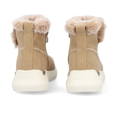 Botas castanhas com pelo sintético e sola branca, vista traseira.