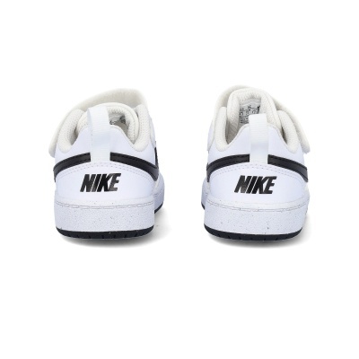 Sapatilhas Nike brancas com detalhes pretos vistas de trás