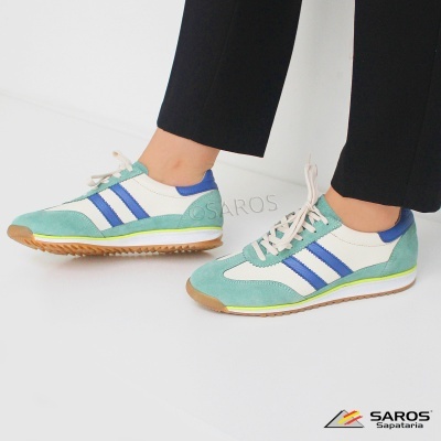ténis desportivo verde menta com riscas azuis e detalhes brancos