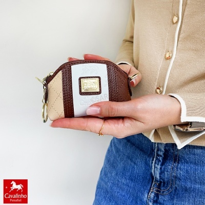 Carteira pequena Cavalinho em couro sintético bege, branco e castanho com chapa dourada