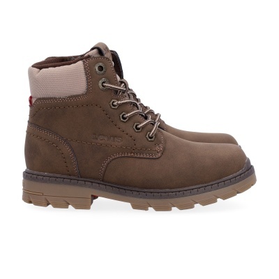Botas castanhas Levis com atacadores e sola de borracha.