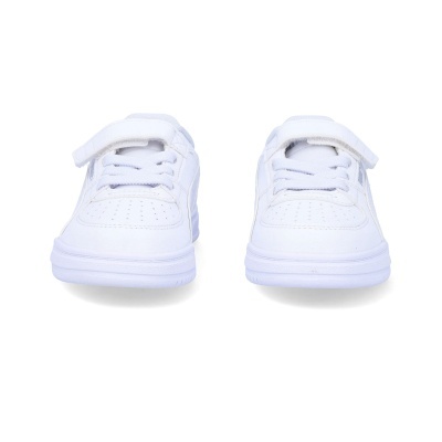 Ténis infantis brancos com tiras de velcro e atacadores
