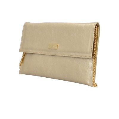 Mala clutch bege com corrente dourada e placa MORRIS