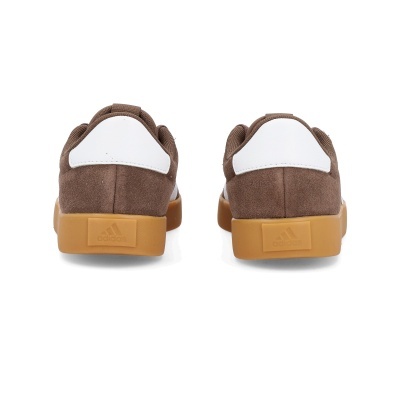 Sapatilhas desportivas Adidas castanhas com sola amarela e detalhe branco na parte traseira