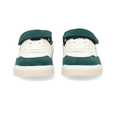 Tênis infantis branco com detalhes verdes e fecho de velcro