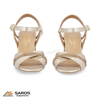 Sandálias douradas de senhora com tiras cruzadas e fivela